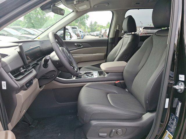new 2025 Kia Carnival car, priced at $43,335