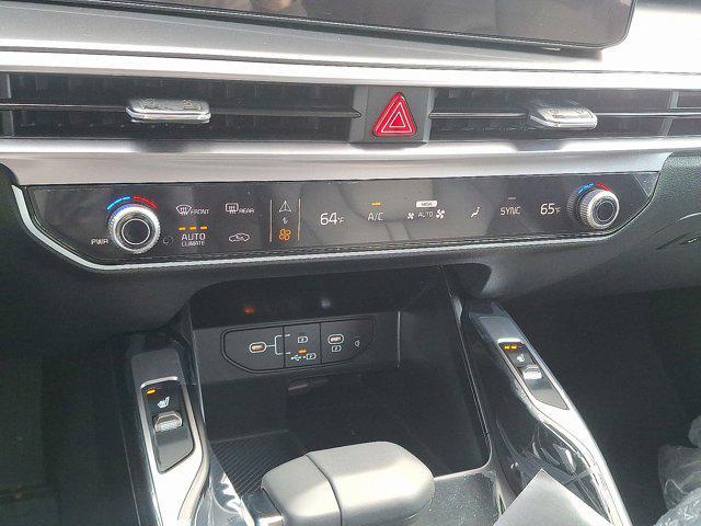 new 2025 Kia Sorento car, priced at $38,675