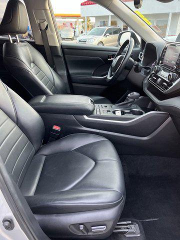 used 2022 Toyota Highlander car, priced at $35,995