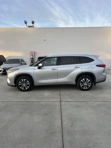 used 2022 Toyota Highlander car, priced at $35,995