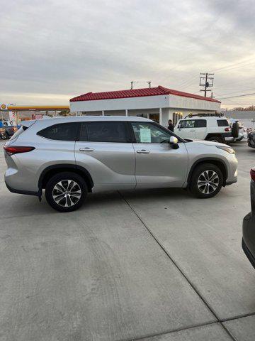 used 2022 Toyota Highlander car, priced at $35,995