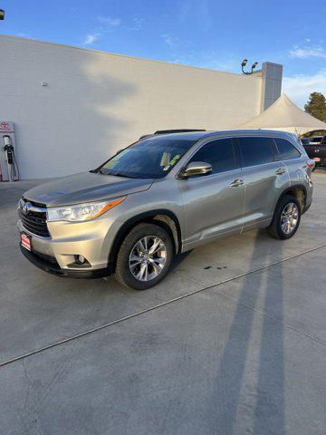 used 2014 Toyota Highlander car, priced at $17,995