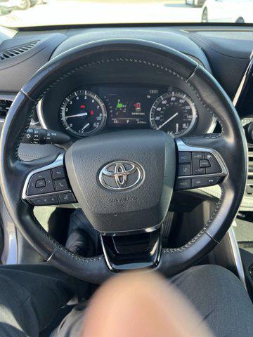 used 2021 Toyota Highlander car, priced at $32,052