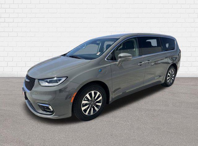 used 2022 Chrysler Pacifica Hybrid car, priced at $28,995