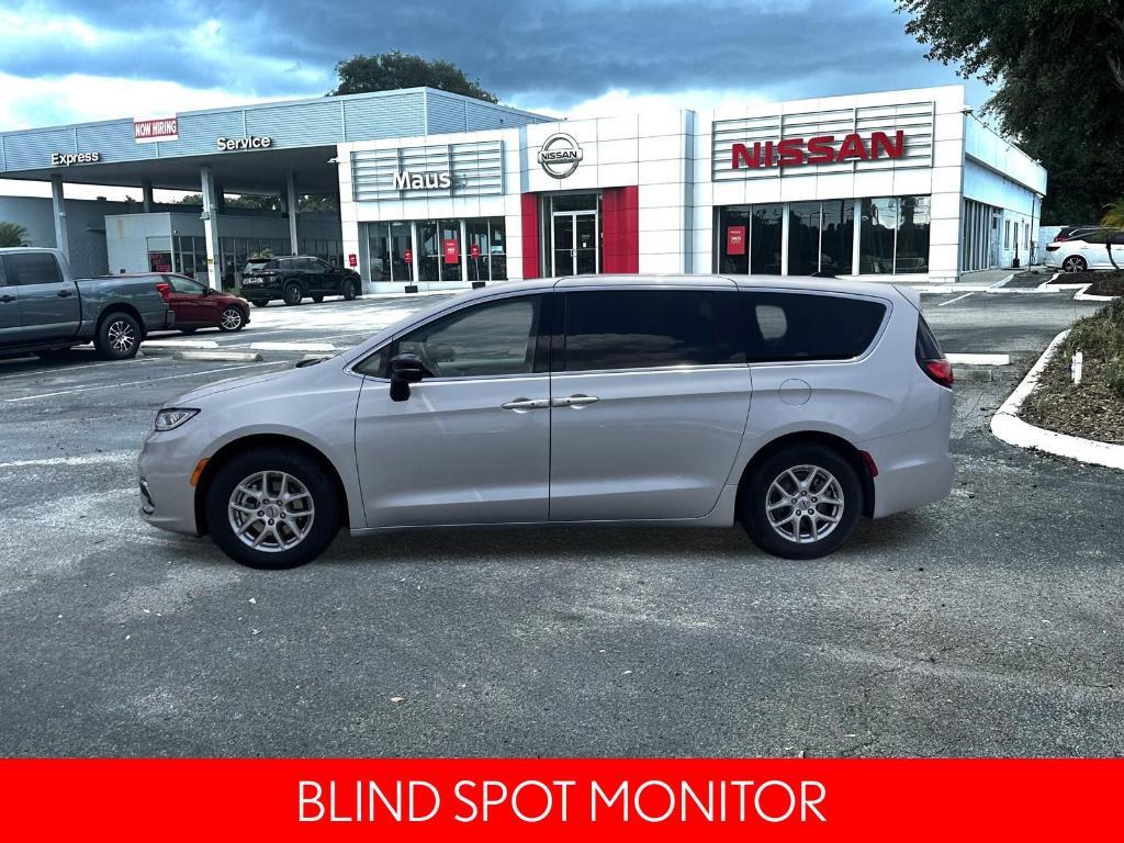 used 2024 Chrysler Pacifica car, priced at $31,031