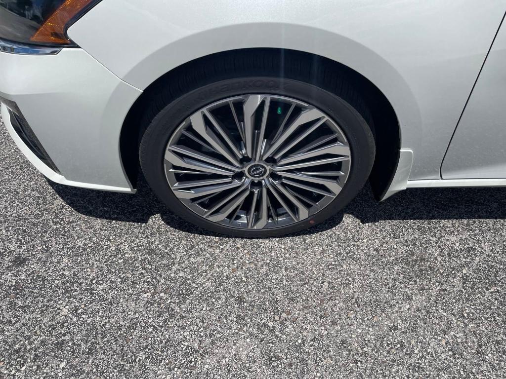 new 2025 Nissan Altima car, priced at $33,884