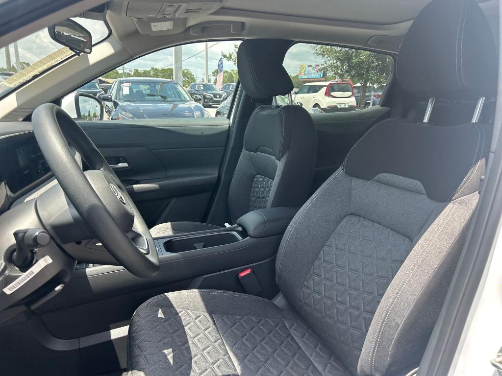 new 2025 Nissan Kicks car