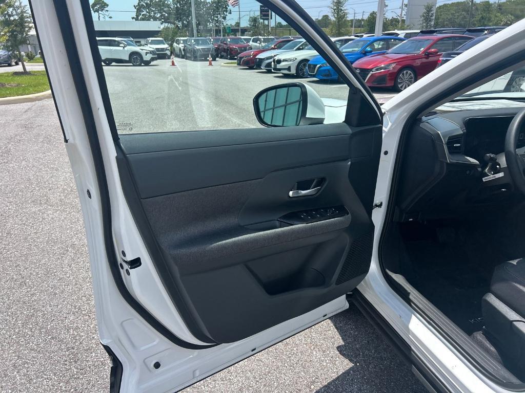 new 2025 Nissan Kicks car