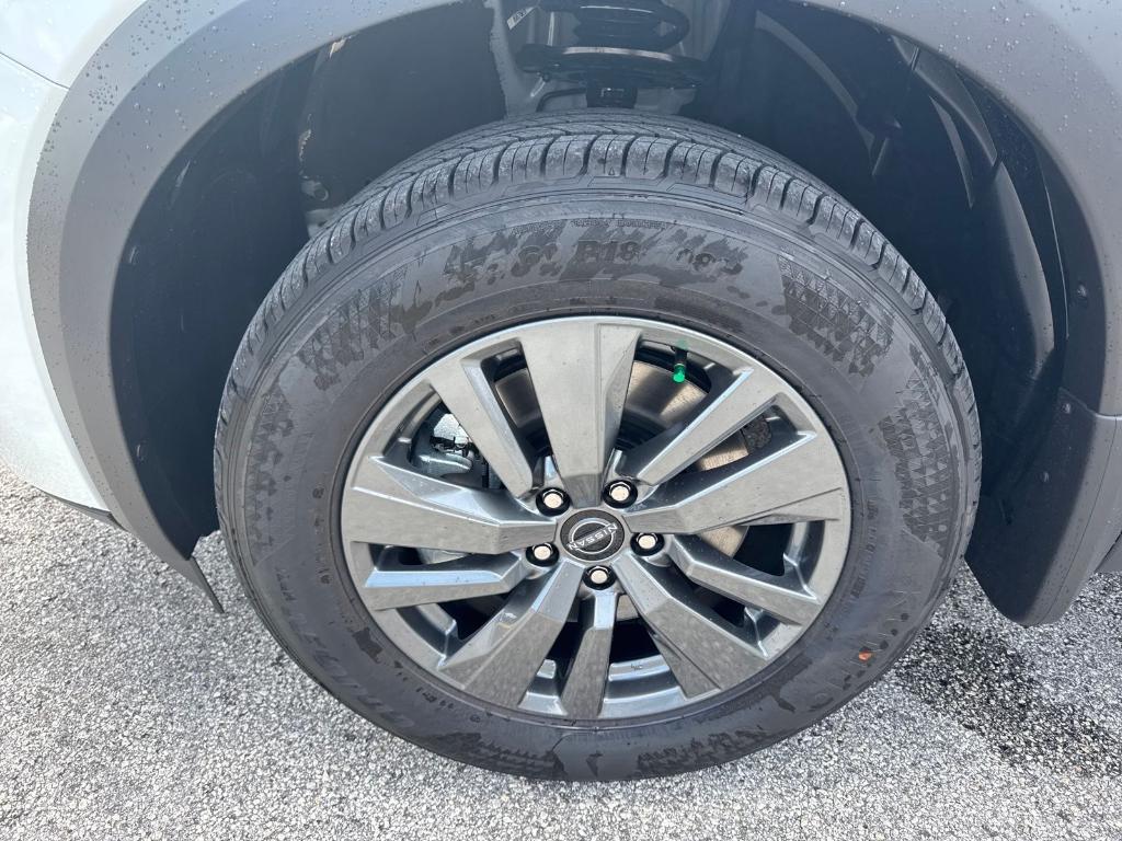 new 2025 Nissan Pathfinder car, priced at $39,075