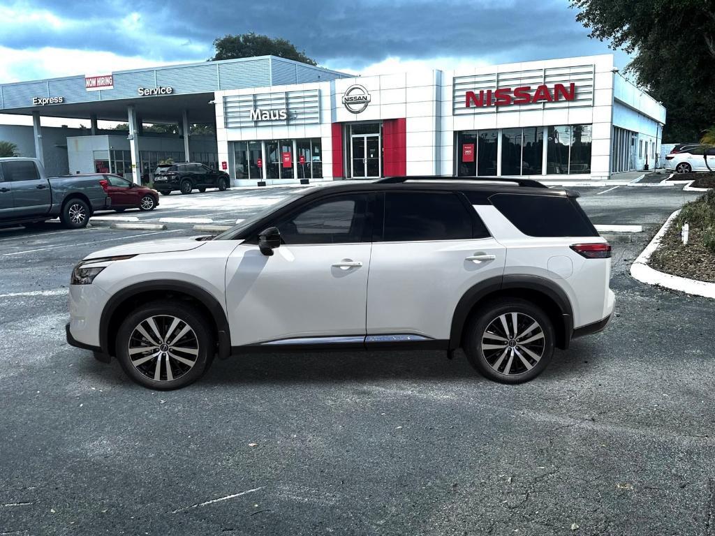 new 2025 Nissan Pathfinder car, priced at $49,672