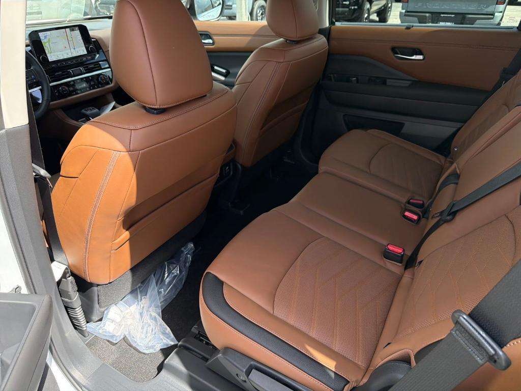 new 2025 Nissan Pathfinder car, priced at $49,672