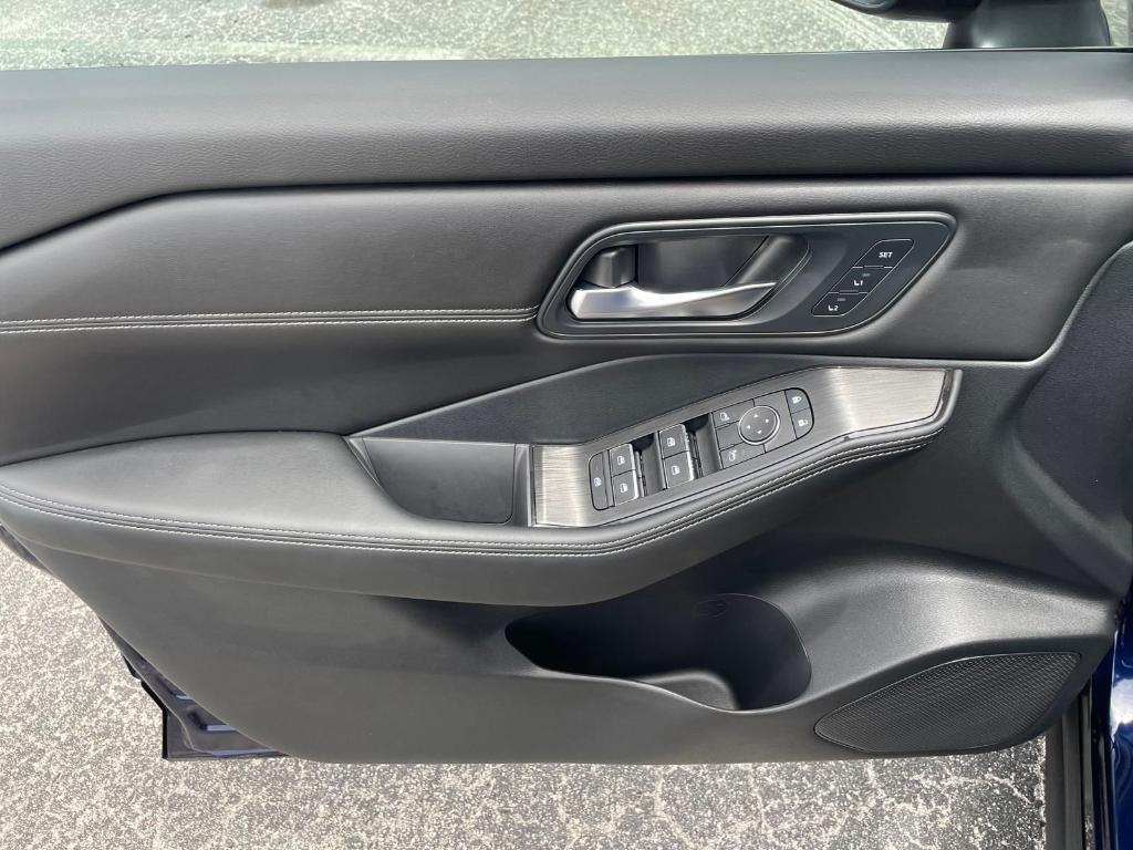 new 2025 Nissan Rogue car, priced at $40,892