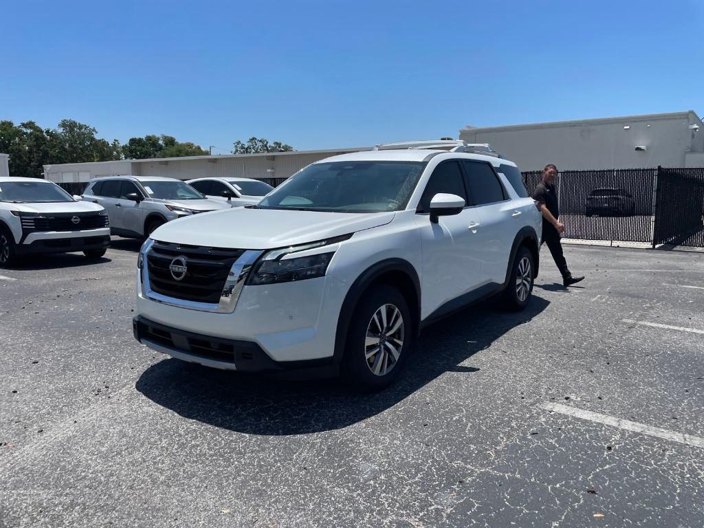 new 2025 Nissan Pathfinder car, priced at $41,432