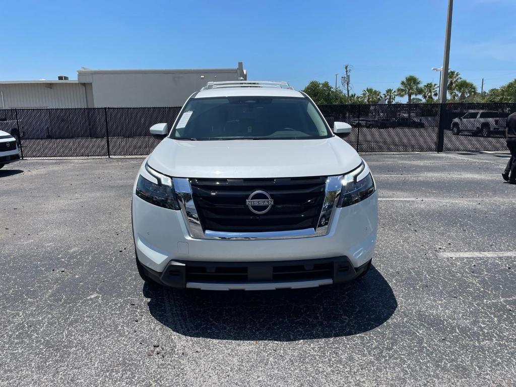 new 2025 Nissan Pathfinder car, priced at $41,432