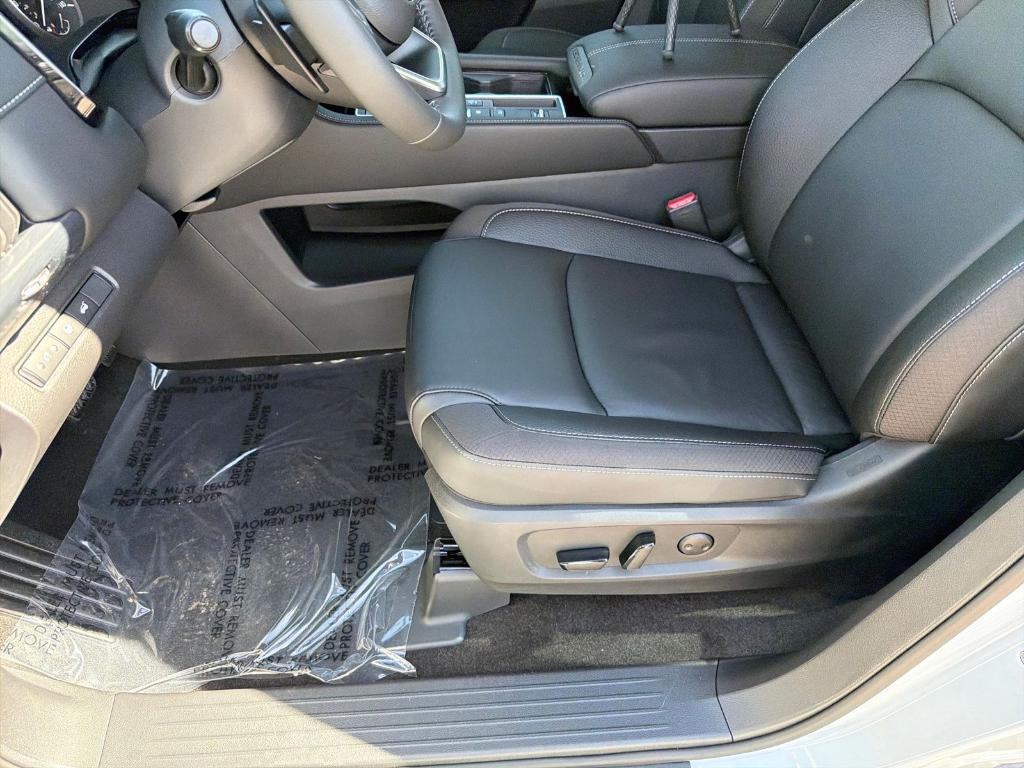 new 2025 Nissan Pathfinder car, priced at $41,596