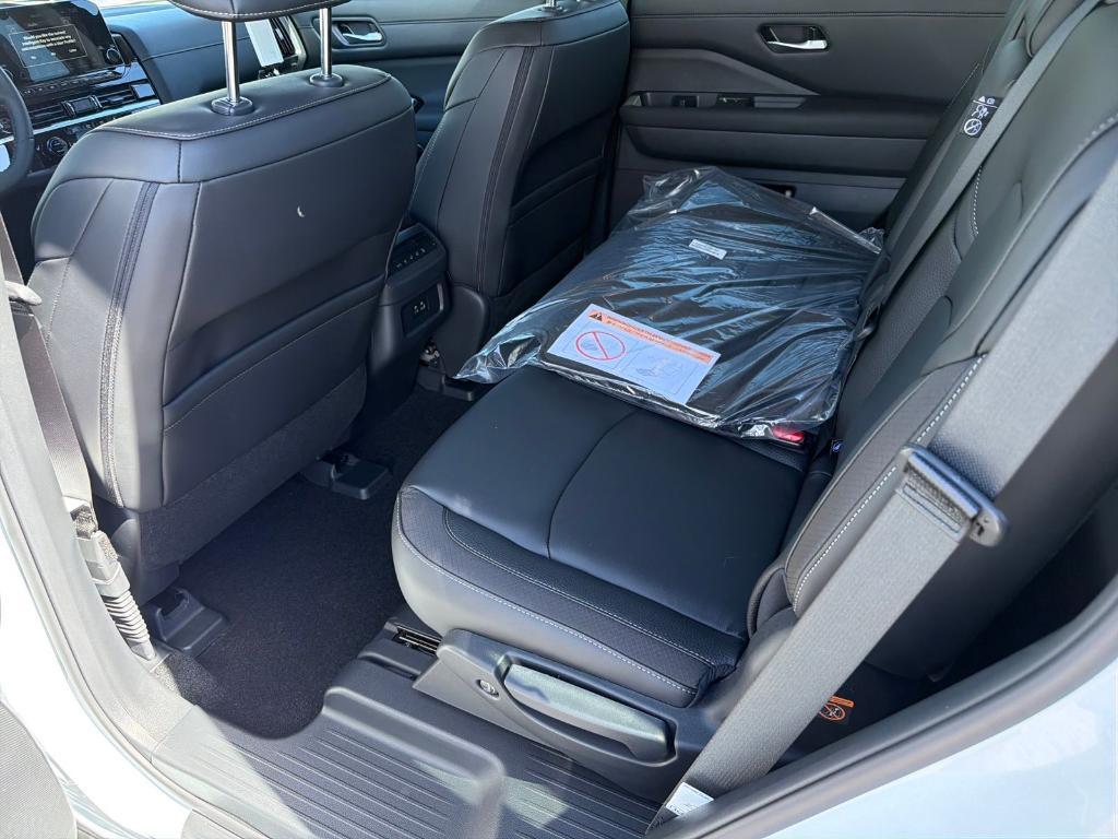 new 2025 Nissan Pathfinder car, priced at $41,596