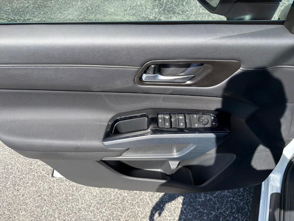 new 2025 Nissan Pathfinder car, priced at $41,596