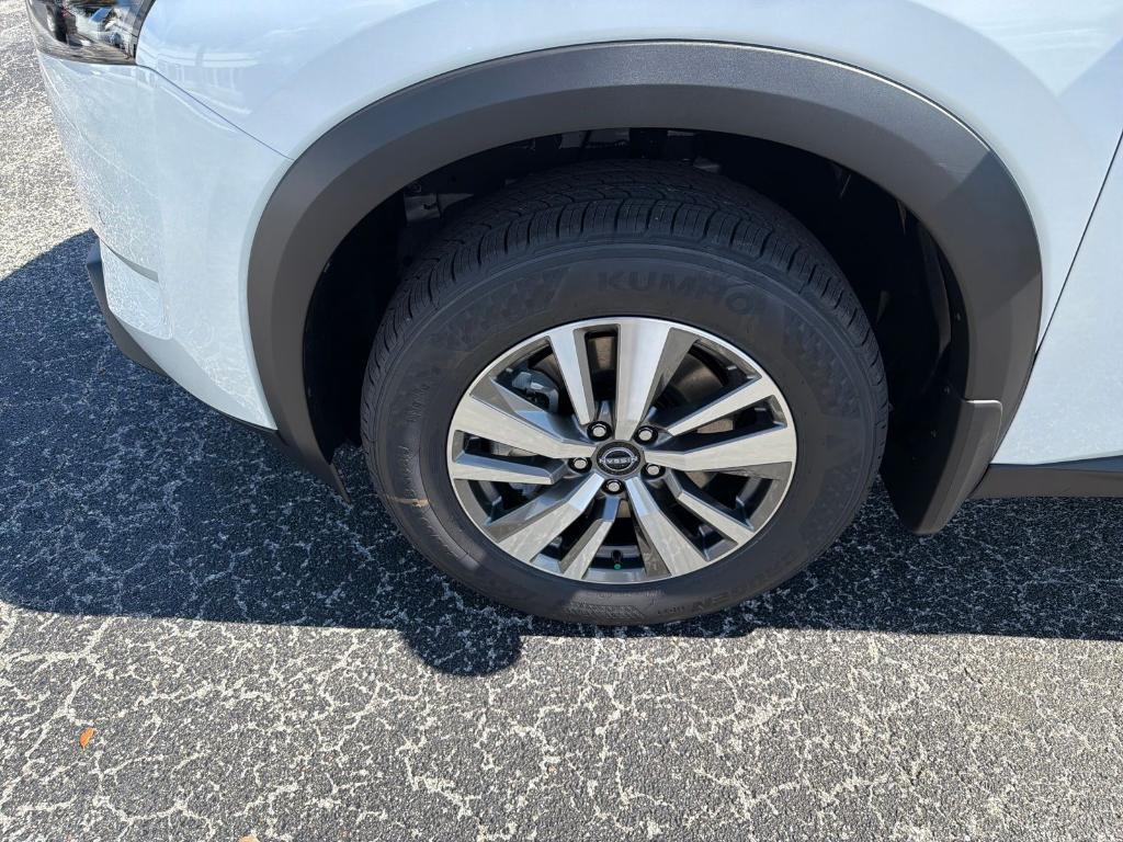 new 2025 Nissan Pathfinder car, priced at $41,596