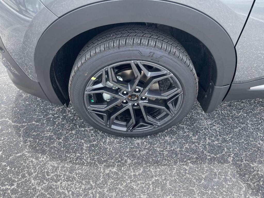 new 2025 Nissan Kicks car, priced at $30,343