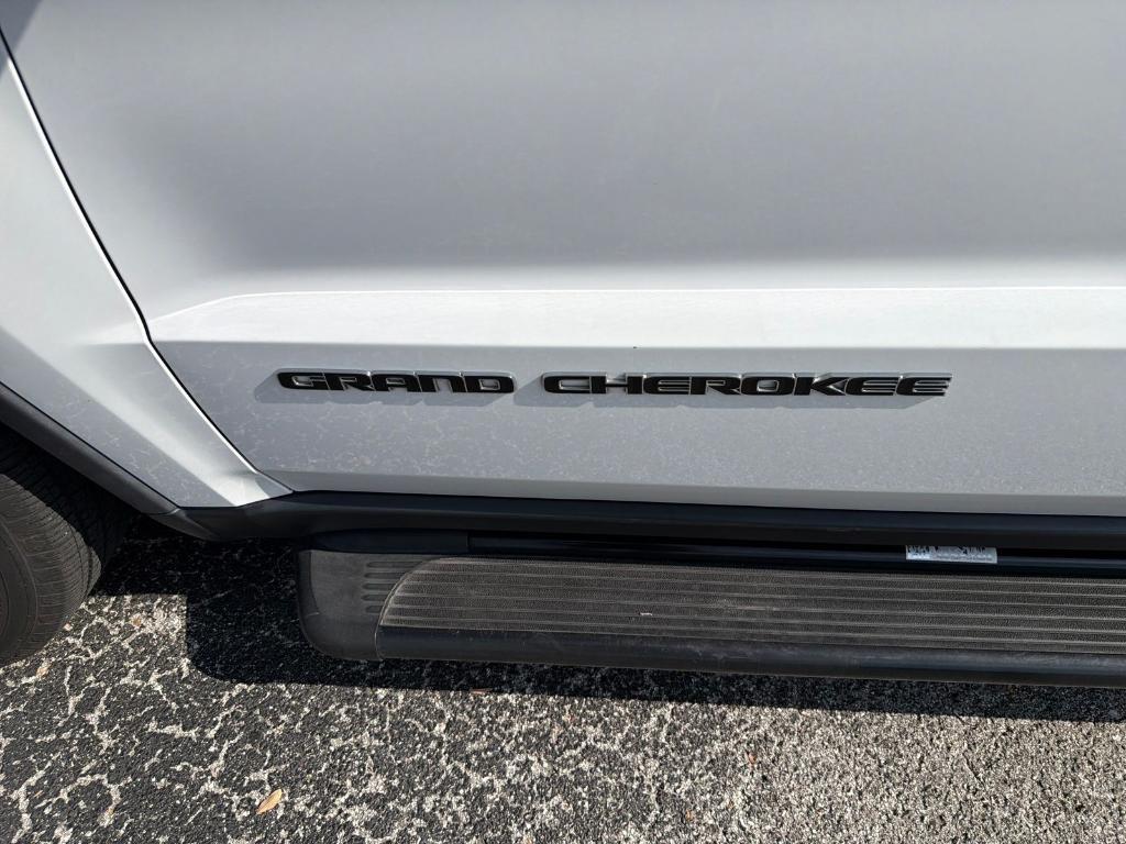 used 2018 Jeep Grand Cherokee car, priced at $15,497
