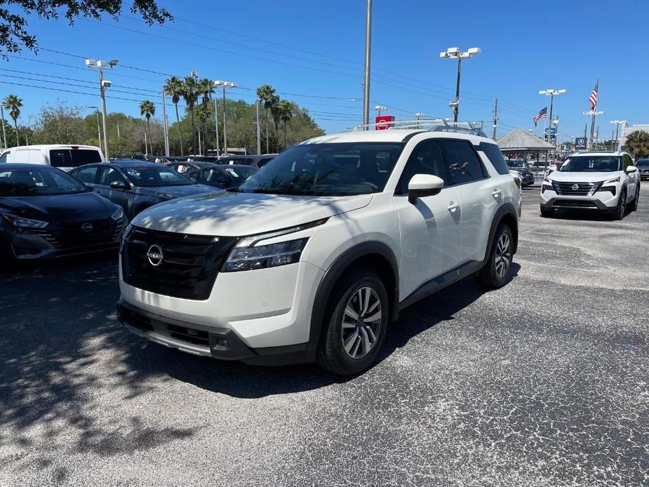 new 2024 Nissan Pathfinder car, priced at $43,369