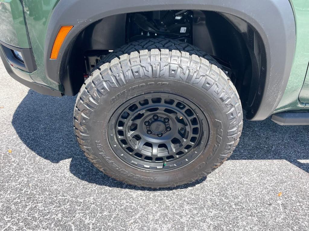 new 2025 Nissan Frontier car, priced at $46,370