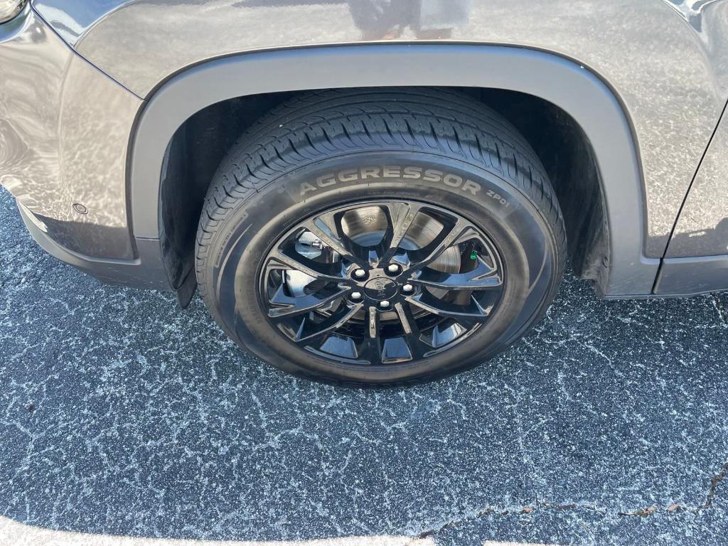 used 2023 Jeep Cherokee car, priced at $23,600