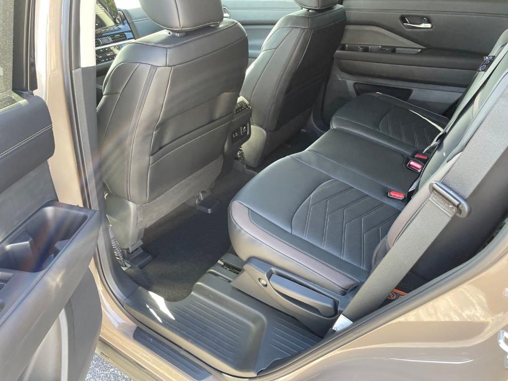 new 2025 Nissan Pathfinder car, priced at $50,721