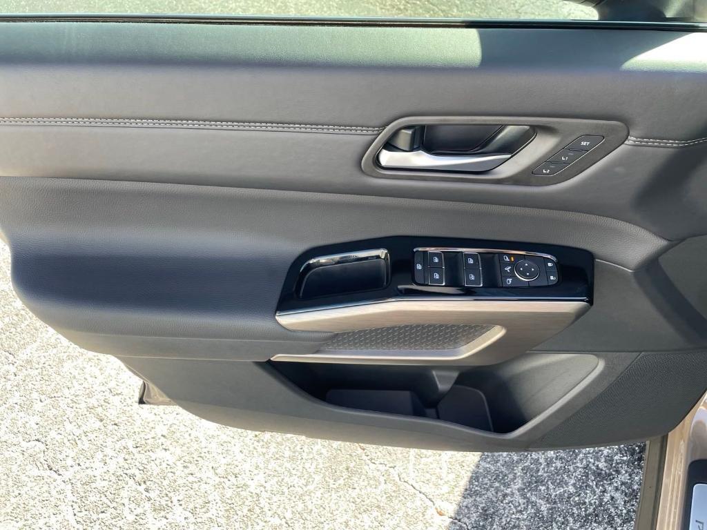 new 2025 Nissan Pathfinder car, priced at $50,721