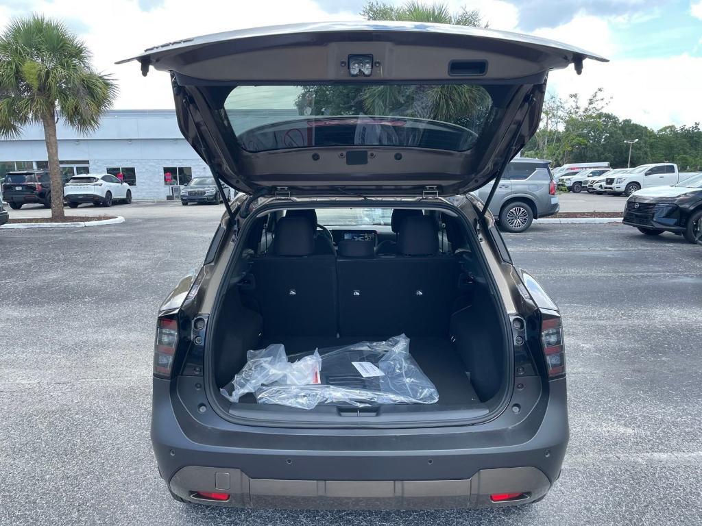 new 2025 Nissan Kicks car, priced at $25,004