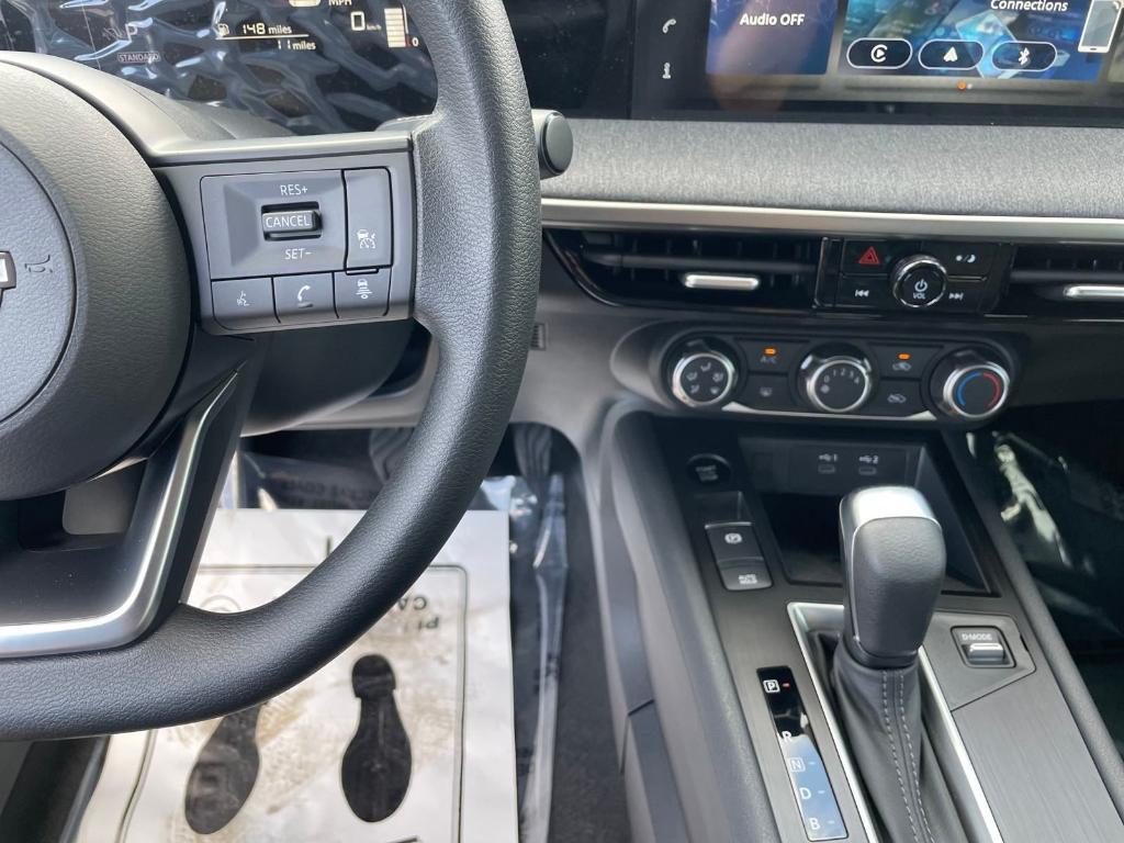 new 2025 Nissan Kicks car, priced at $25,004