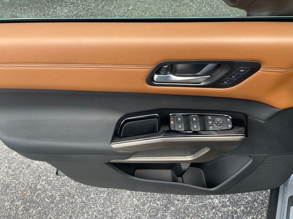new 2025 Nissan Pathfinder car, priced at $49,647