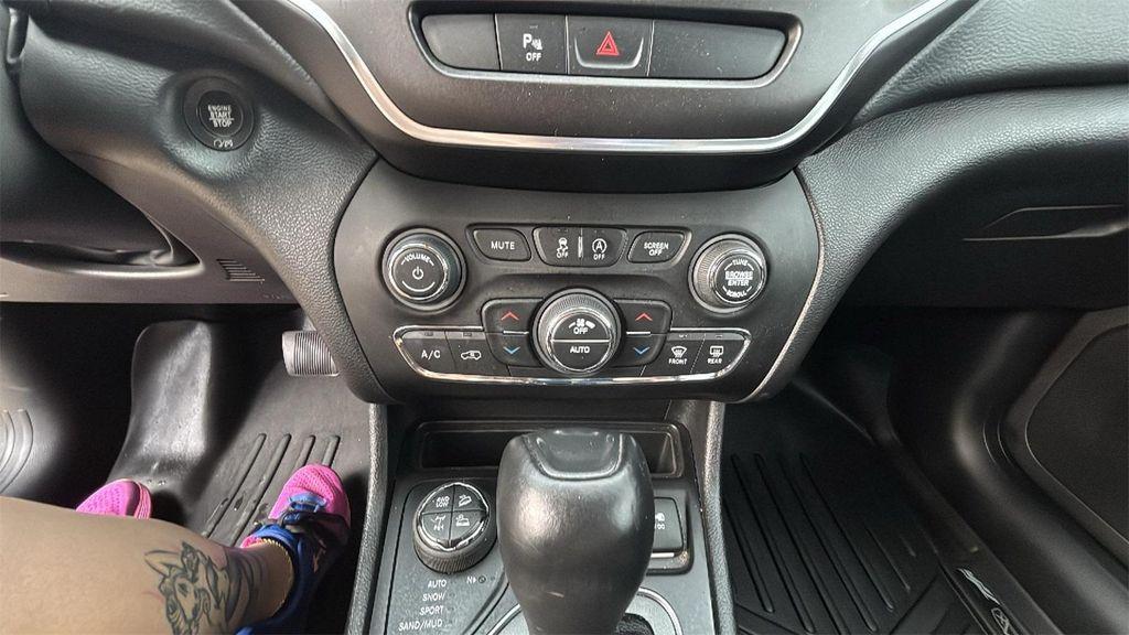 used 2020 Jeep Cherokee car, priced at $22,939