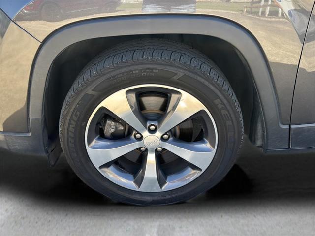 used 2020 Jeep Cherokee car, priced at $18,962