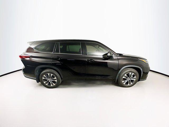 used 2022 Toyota Highlander car, priced at $29,673