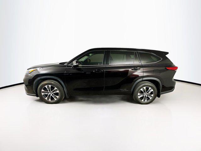 used 2022 Toyota Highlander car, priced at $29,673