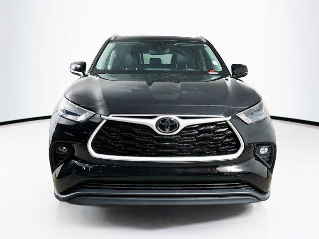 used 2022 Toyota Highlander car, priced at $29,673