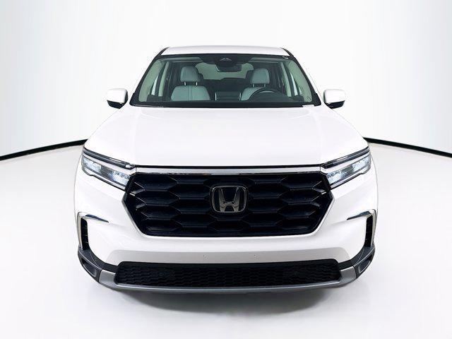 new 2025 Honda Pilot car, priced at $43,931