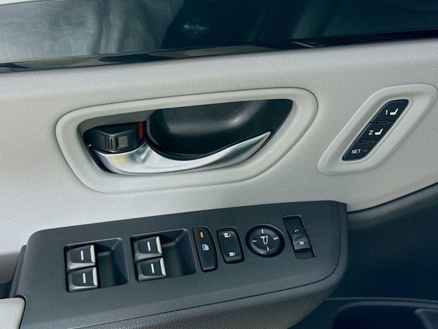 new 2025 Honda Pilot car, priced at $43,922