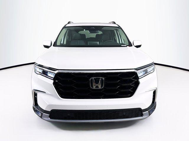 new 2025 Honda Pilot car, priced at $49,510