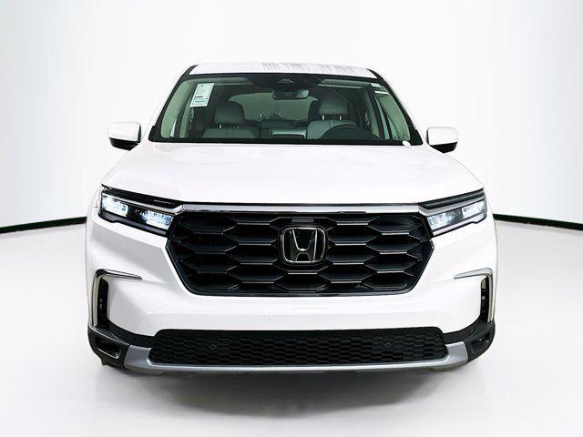 new 2025 Honda Pilot car, priced at $44,916