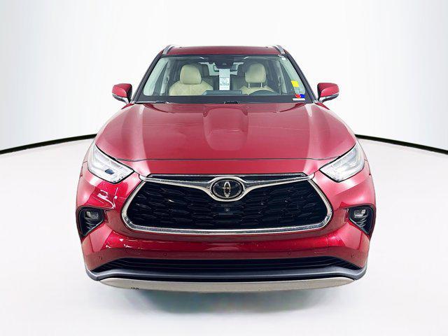 used 2021 Toyota Highlander car, priced at $36,079