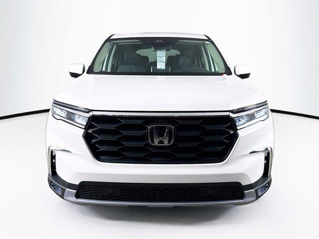 new 2025 Honda Pilot car, priced at $42,987