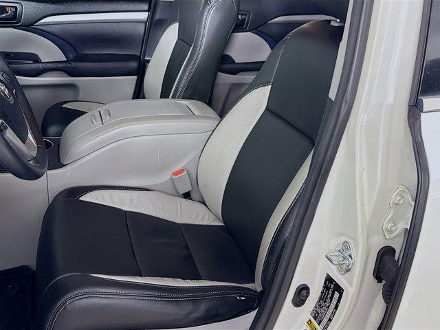 used 2015 Toyota Highlander car, priced at $13,086