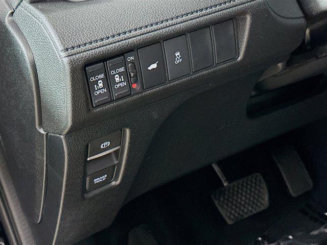 new 2025 Honda Odyssey car, priced at $42,936