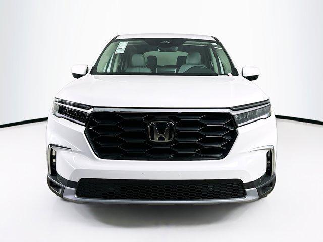 new 2025 Honda Pilot car, priced at $44,916