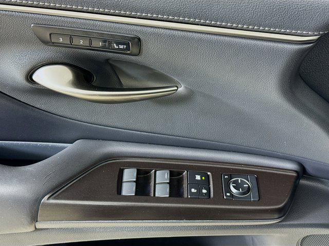 used 2019 Lexus ES 350 car, priced at $27,091