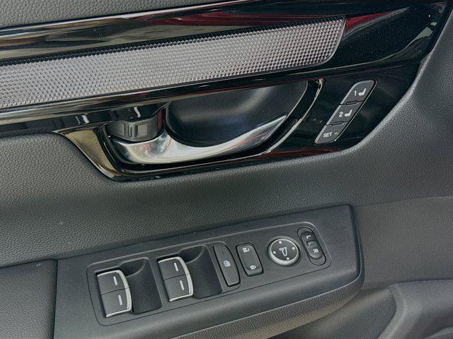 new 2025 Honda CR-V Hybrid car, priced at $40,254