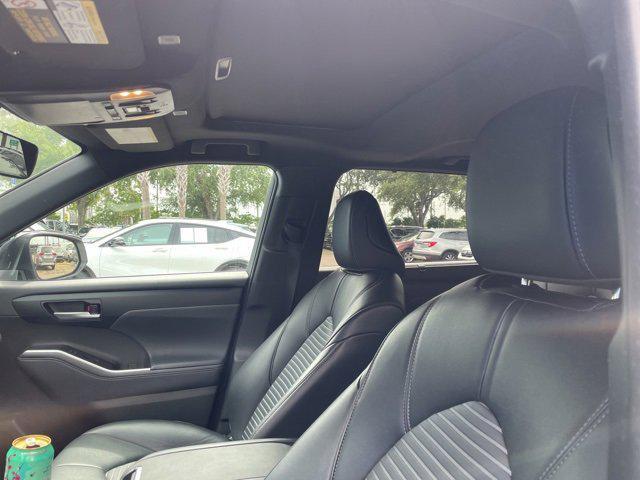 used 2023 Toyota Highlander car, priced at $37,548