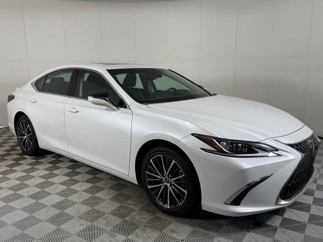 used 2025 Lexus ES 300h car, priced at $45,990